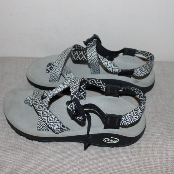 VGCLADIES CHACO STRAPPY SANDALS --7 - BLACK AND WHITE - Picture 3 of 7